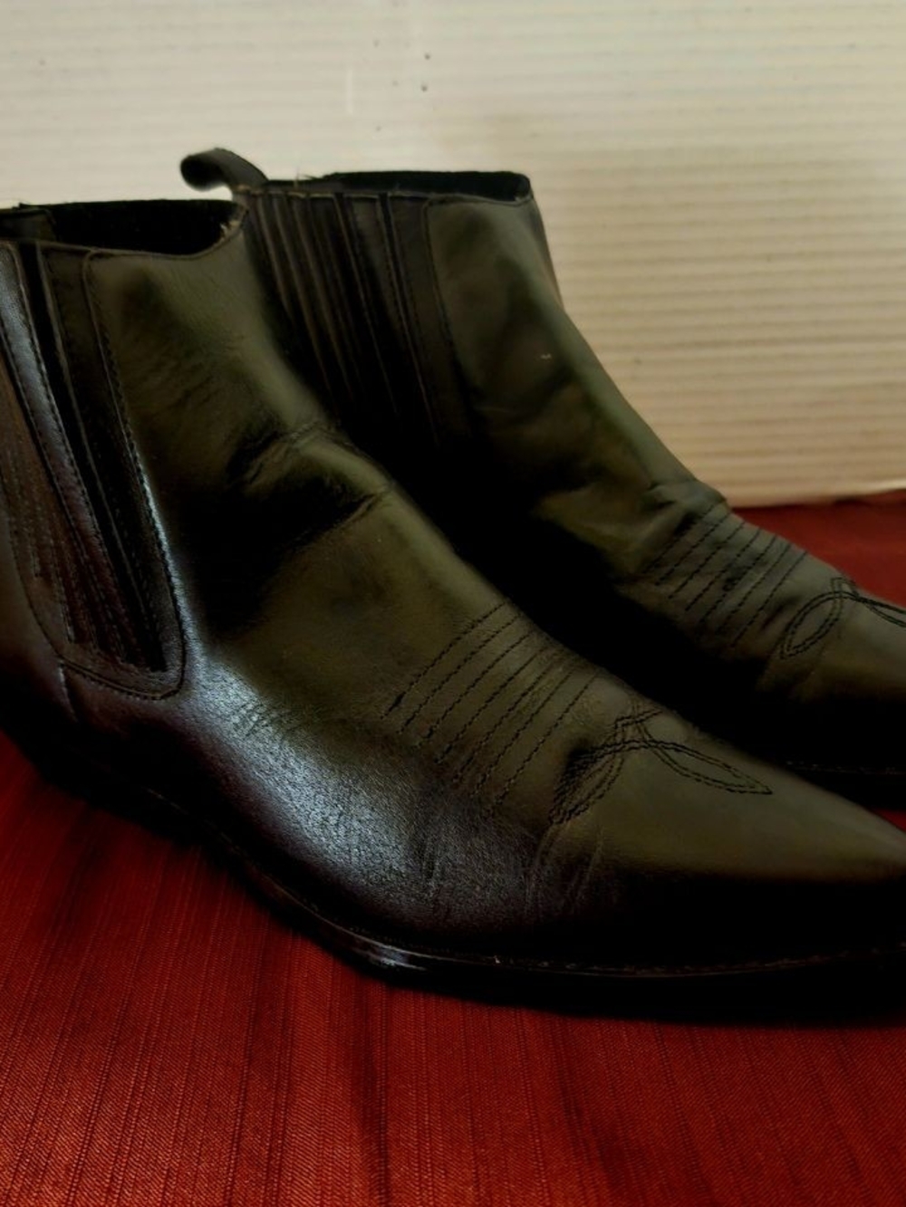 women's Jeans Black Leather Chelsea Boots - Classic Slip-On Style Size 8B